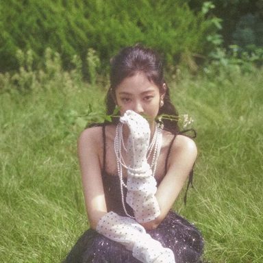 JENNIE photo 88