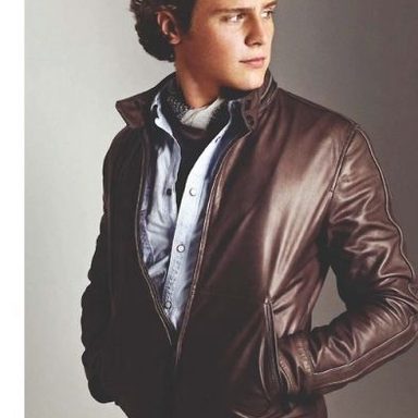 Jonathan Groff photo 9