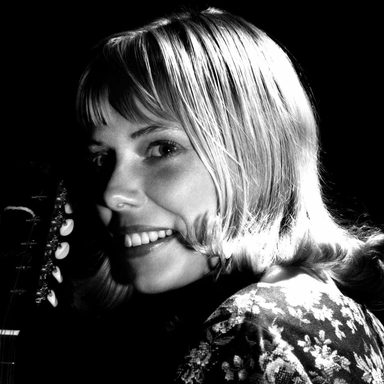 Joni Mitchell photo 16