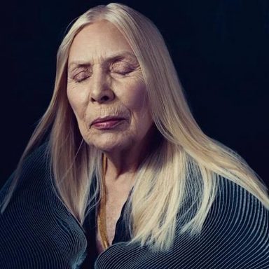 Joni Mitchell photo 27