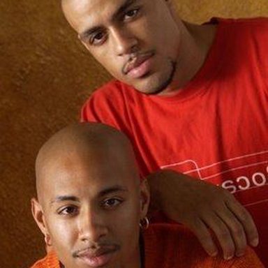 Kenoly Brothers