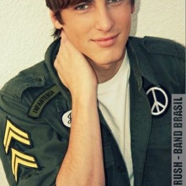 Kendall Schmidt photo 14