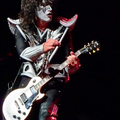 KISS photo 14