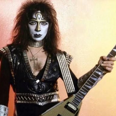 KISS photo 23
