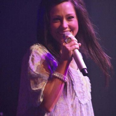 Kari Jobe photo 19