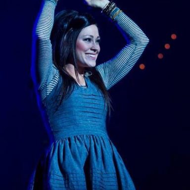 Kari Jobe photo 15
