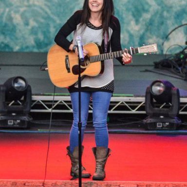 Kari Jobe photo 13