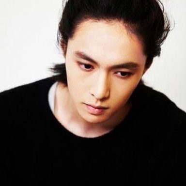 Lay Zhang