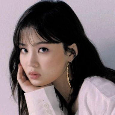 Lee Hi photo 17
