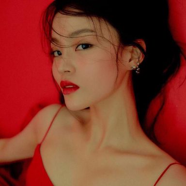 Lee Hi photo 29