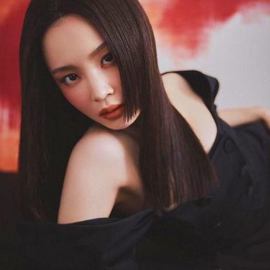 Lee Hi photo 19