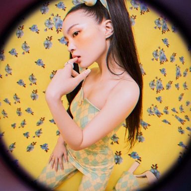 Lee Hi photo 16