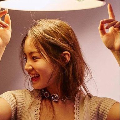 Lee Hi photo 15