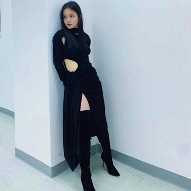 Lee Hi photo 9