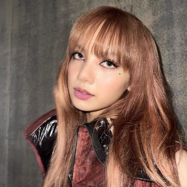 LISA (BLACKPINK) photo 22