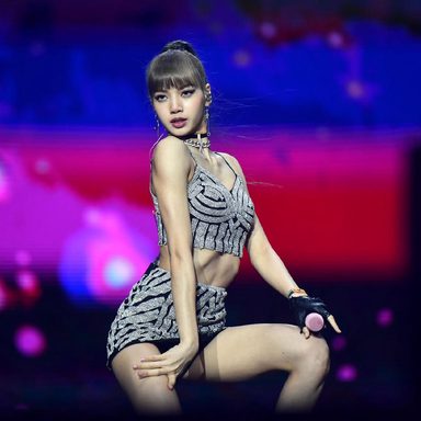 LISA (BLACKPINK) photo 23