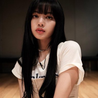 LISA (BLACKPINK) photo 13