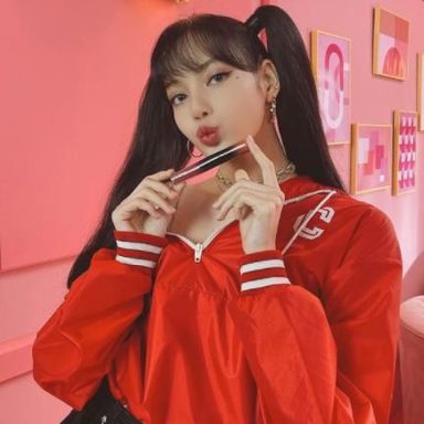 LISA (BLACKPINK) photo 18