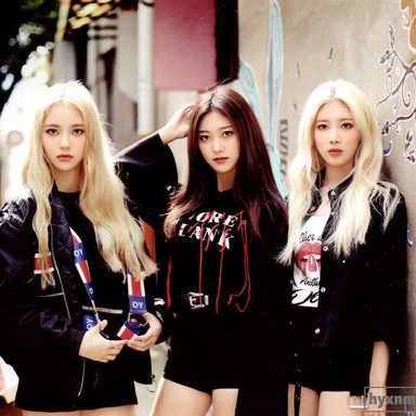 LOONA photo 30