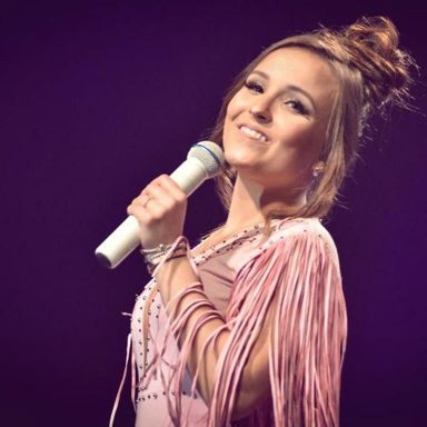 Larissa Manoela photo 15