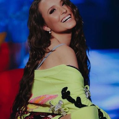 Larissa Manoela photo 10