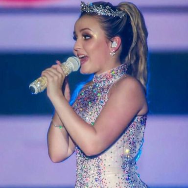 Larissa Manoela photo 13