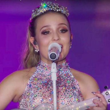 Larissa Manoela photo 14