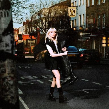 Maisie Peters photo 48