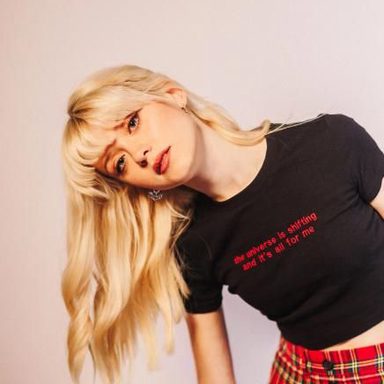 Maisie Peters photo 36