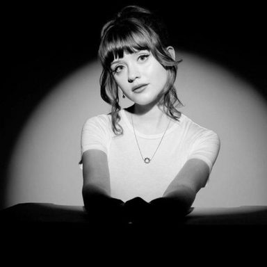 Maisie Peters photo 52