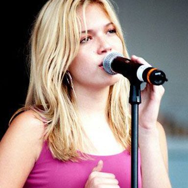 Mandy Moore photo 17