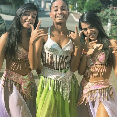 MC Loma e As Gêmeas Lacração