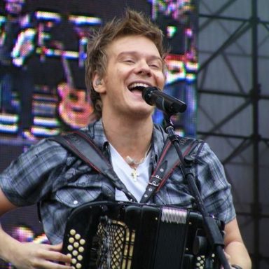 Michel Teló photo 10
