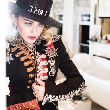 Madonna photo 305