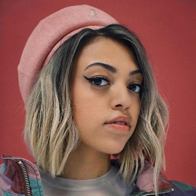 Mahalia photo 9