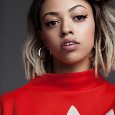Mahalia photo 10