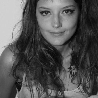 Mallu Magalhães photo 16