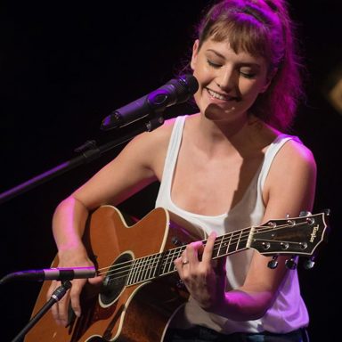 Mallu Magalhães photo 19