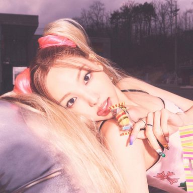 NAYEON photo 9