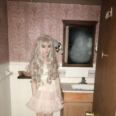 Nicole Dollanganger photo 17