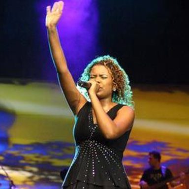 Nívea Soares photo 16