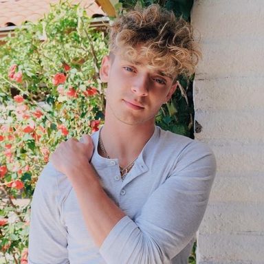 Now United photo 33