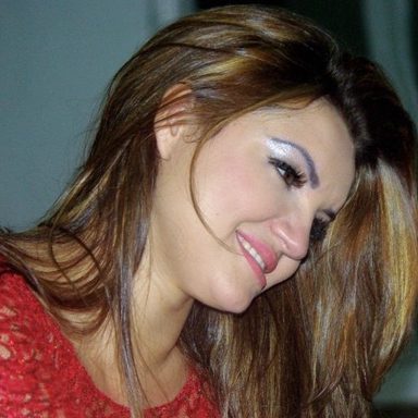 Núbia Paula