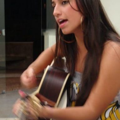 Paulla Mirella