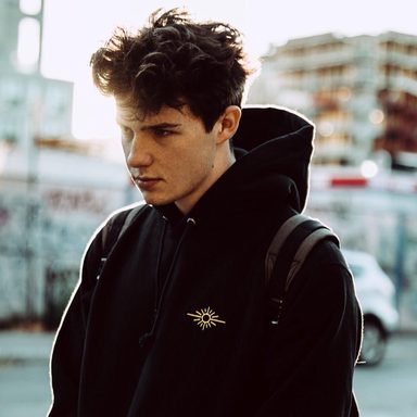 Petit Biscuit photo 9