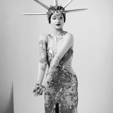 Porcelain Black photo 23