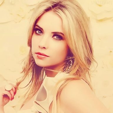 Pretty Little Liars photo 24