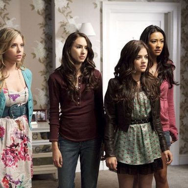 Pretty Little Liars photo 35