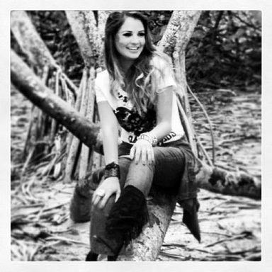 Pamela photo 68
