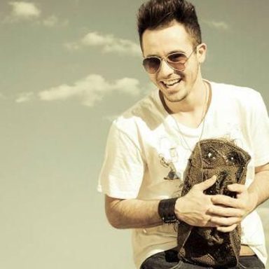 Raphael Mena